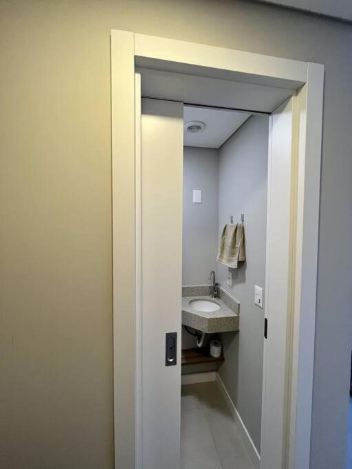 Apartamento 2 Suites Com Piscina E Churrasqueira, Ao Lado Da Ufsc Florianópolis Kültér fotó